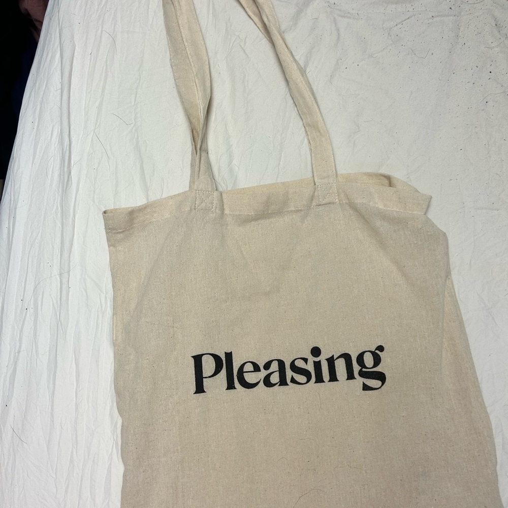 Pleasing tote bag